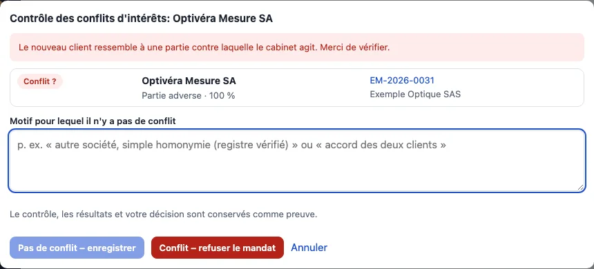 Un contrôle des conflits avec un résultat qui demande une décision